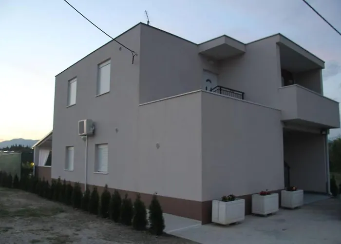 Βίλα Perlla Σπλιτ